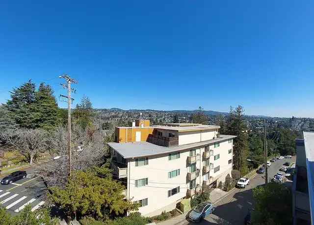 Spacious Apartments with Walk in Closets near Parks and Freeways