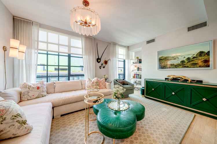 Luxury Wharf Condo 2 Bed 1 Bath 915 sq ft