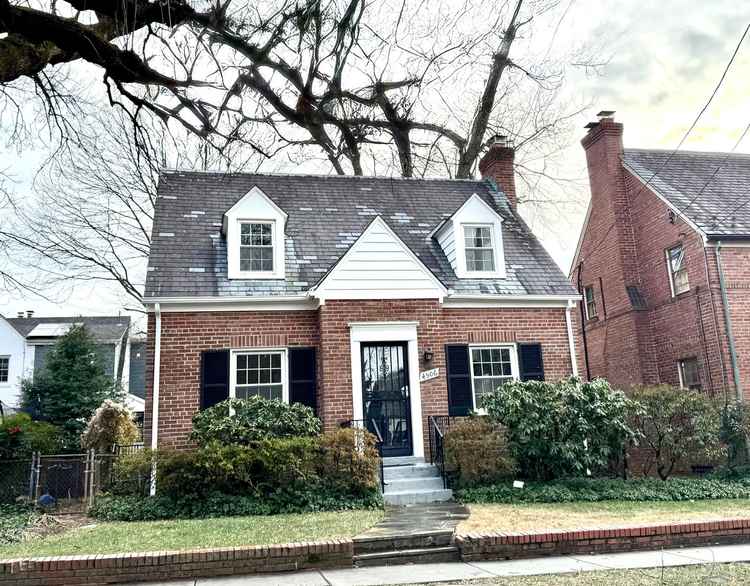 Luxury 5 Bedroom Cape Cod Home Near AU Park