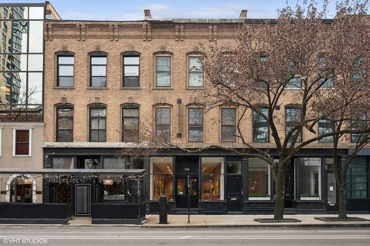 River North Artist Loft: Soaring Ceilings, Private Deck, Open Concept