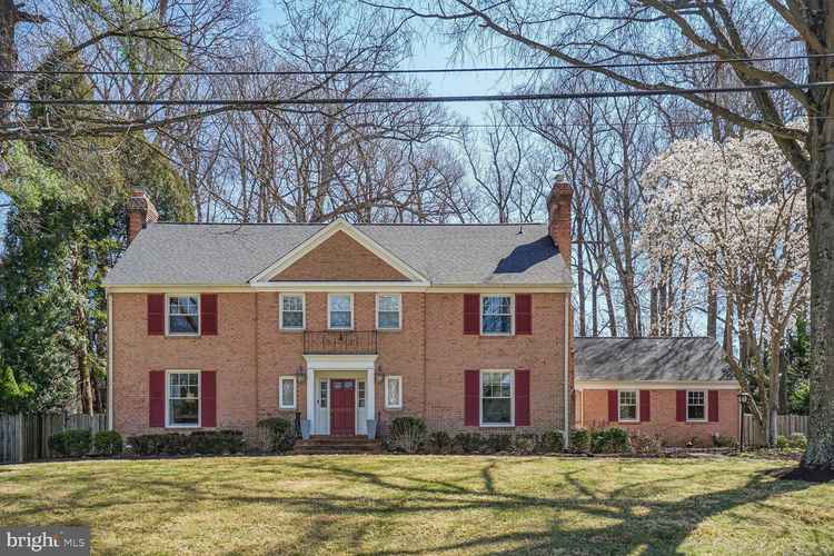 7-Bedroom Bethesda Colonial Home Near Burning Tree Country Club